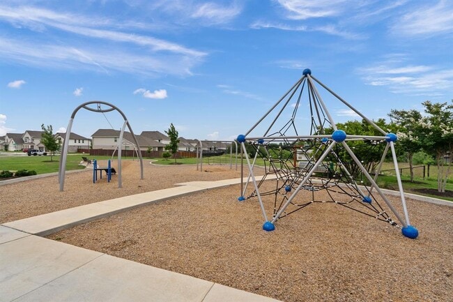 Building Photo - 825 Sun Grv Trl