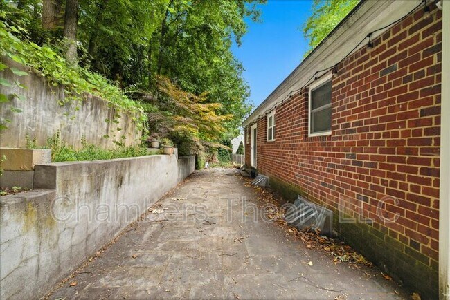 Building Photo - 3635 Vacation Ln