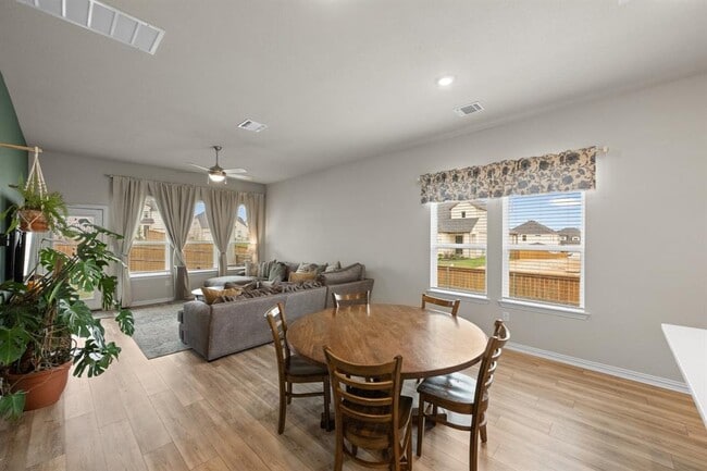 Building Photo - 11800 Seaside Wds Dr