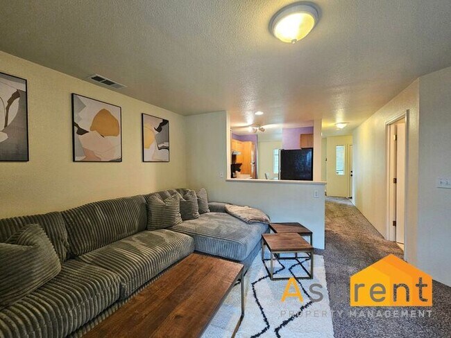 Building Photo - Charming Fully Furnished Home located in the vibrant city of Medford! MOVE-IN SPECIAL: $500 Off F...