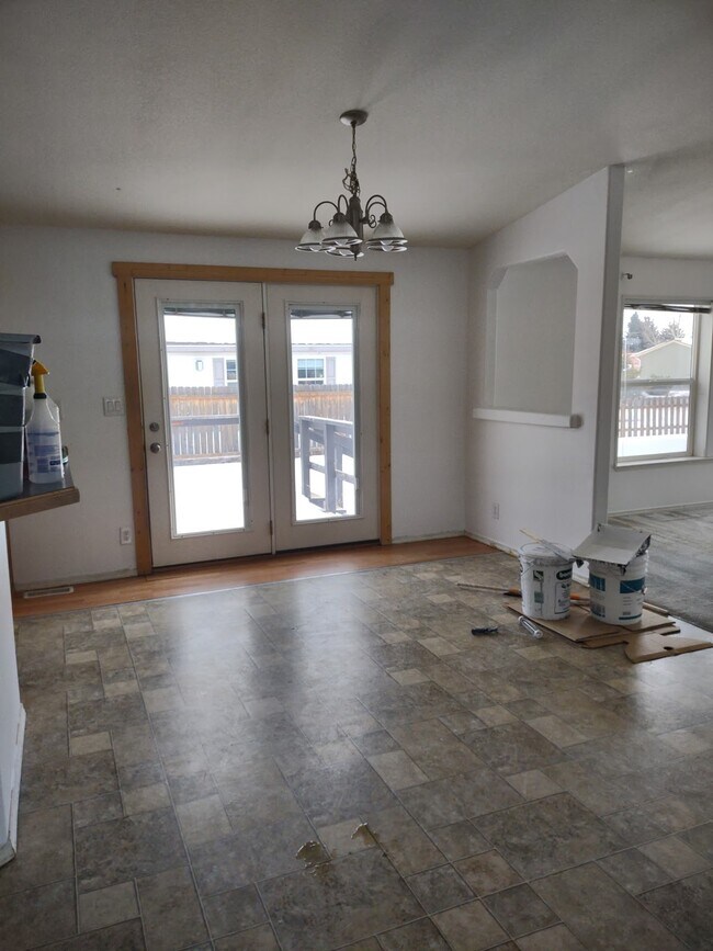 Building Photo - 951 Bonneville St