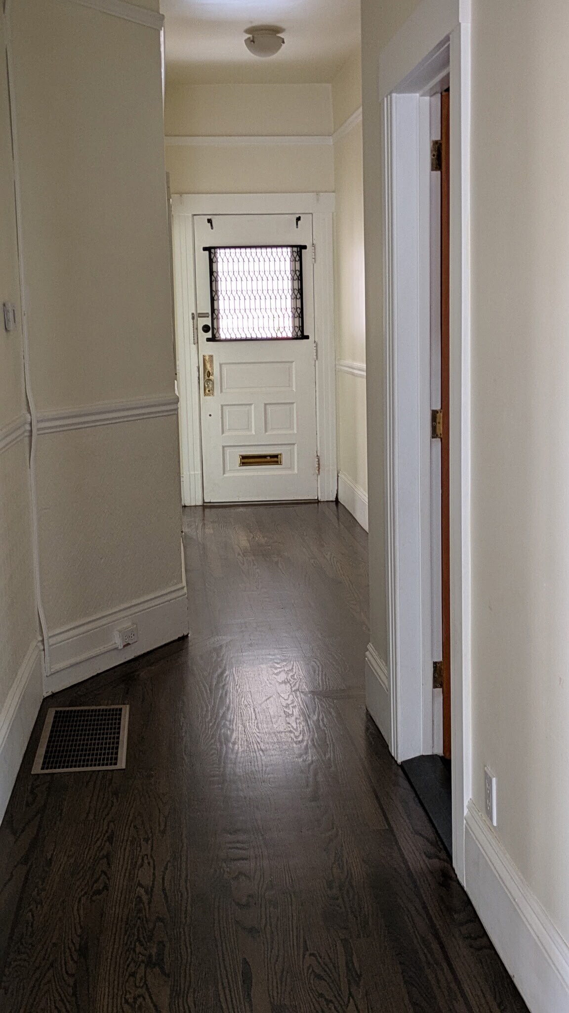 Hallway/Entrance - 1915 Grant Ave