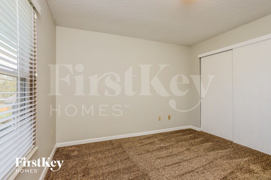 Building Photo - 3201 Lupine Dr