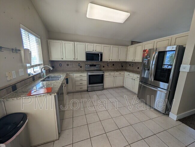 Building Photo - 14392 Dreamfield Dr