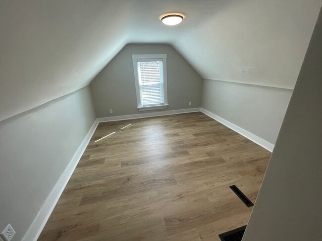Building Photo - Beautiful 2 Bed house