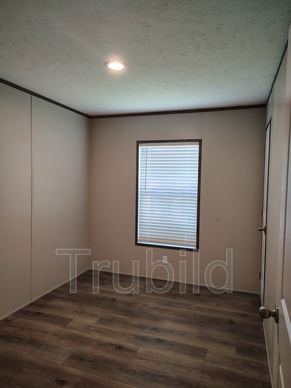Building Photo - 8 Poole Cir