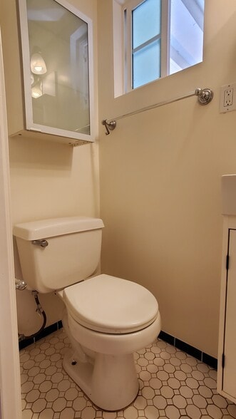 Building Photo - 3222 Ingledale Ter