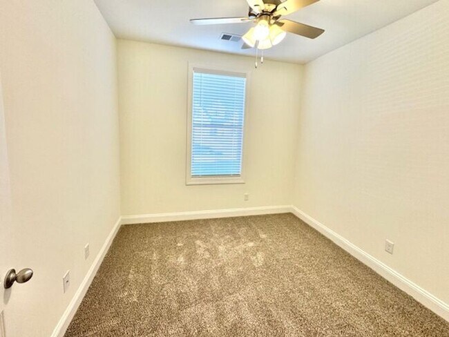 Building Photo - Open House! Now Leasing a Brand New 4-bdroom 2.5 bath home in Olive Branch- Five Minutes from Met...