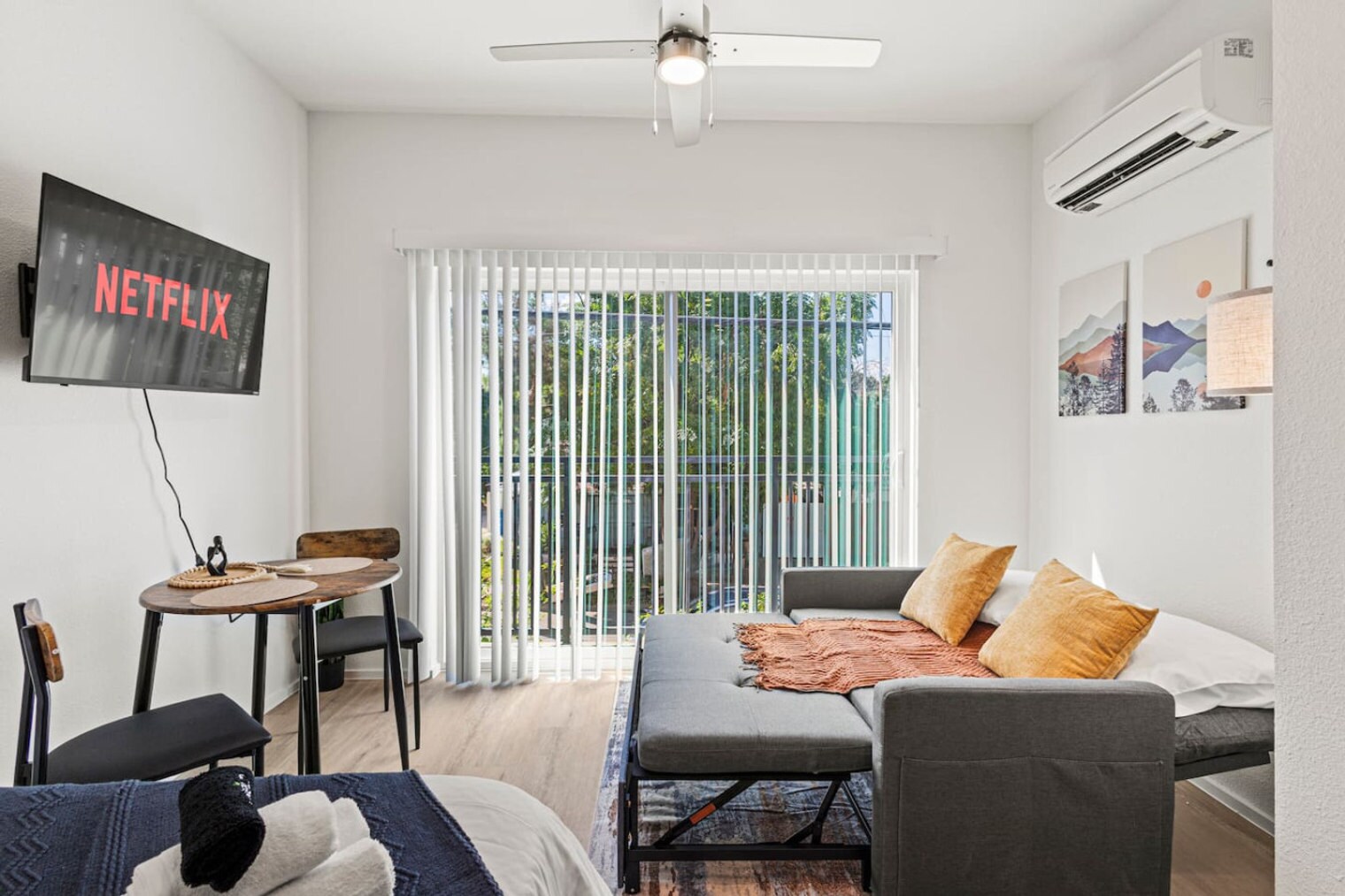 Building Photo - 596 W 9th St