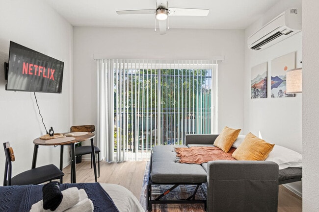 Primary Photo - 596 W 9th St