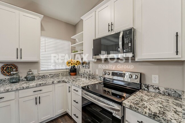 Building Photo - Furnished Home on 2.5 Acres – Your Escape Awaits!