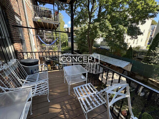 Building Photo - 11 Chilcott Pl