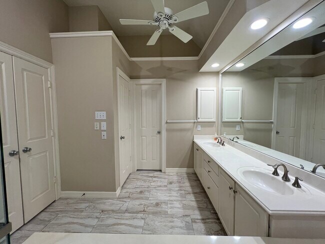 Building Photo - 110 S Mill Trace Dr