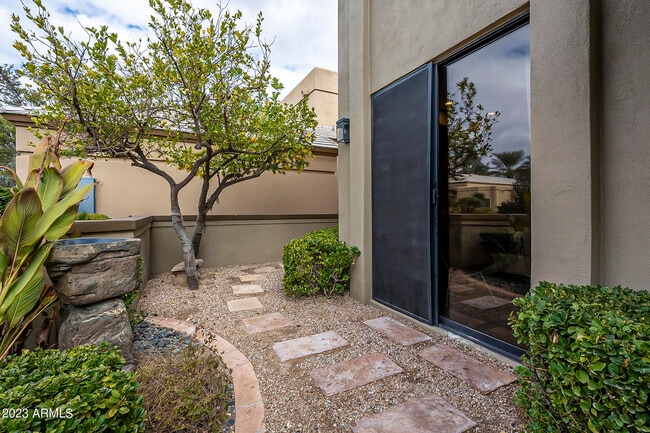 Building Photo - 7878 E Gainey Ranch Rd