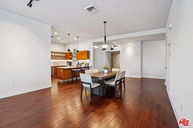 Building Photo - 801 S Grand Ave