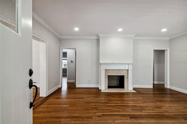 Building Photo - 2918 W Coachman Ave