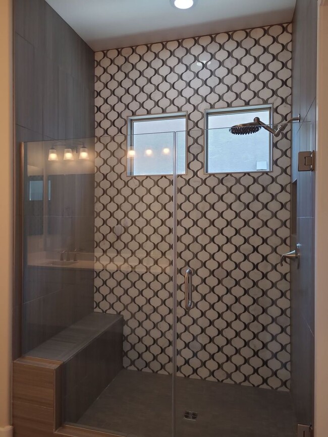 Building Photo - Pristine Luxury Rental: Stunning 4-Bed, 2....