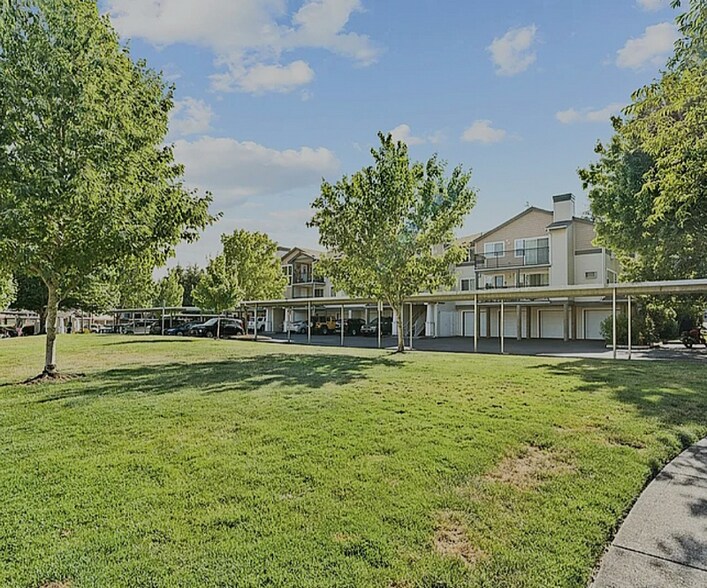 Building Photo - 720 NW 185th Ave