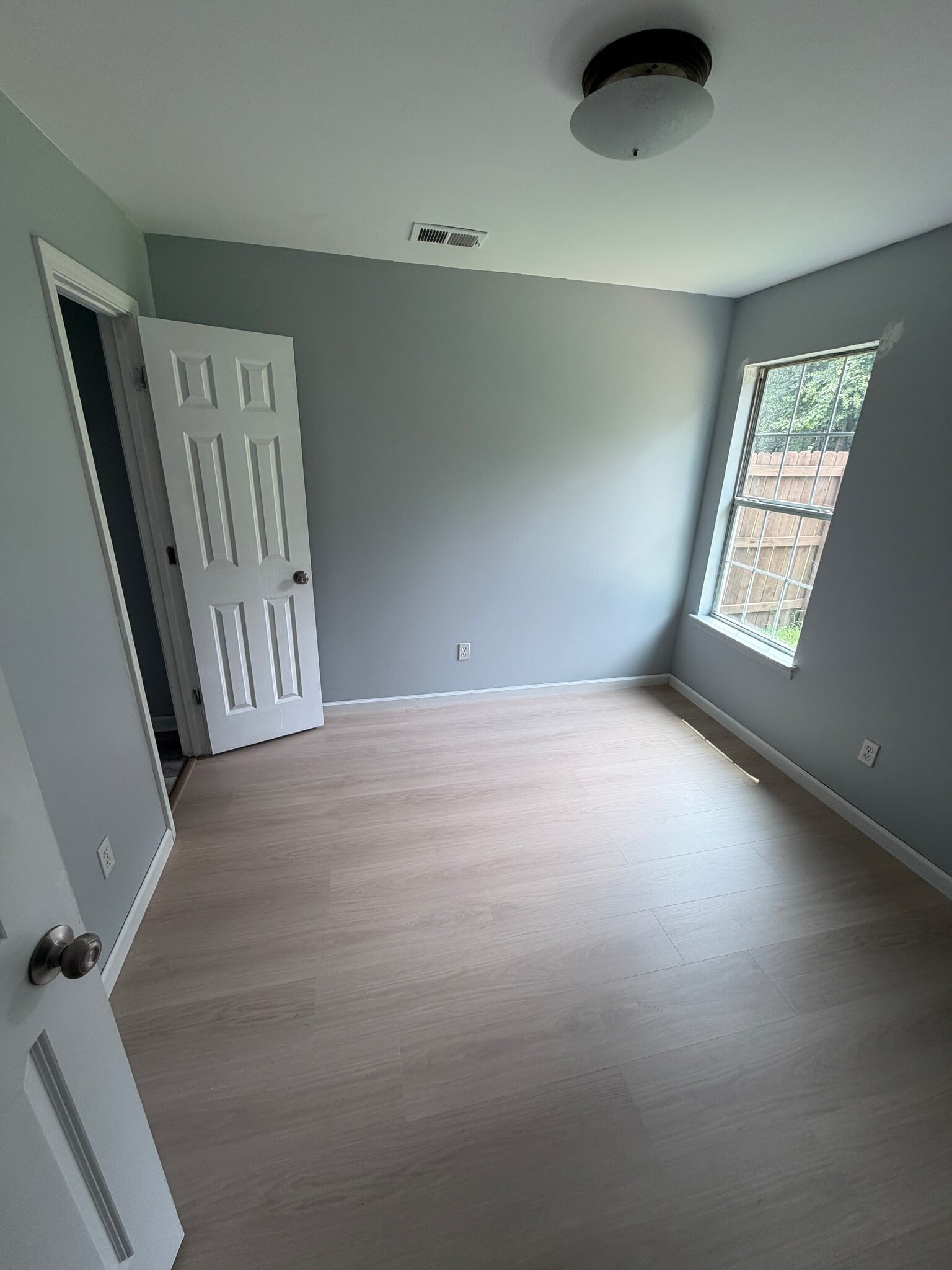 Building Photo - 7041 Kings Crown Dr