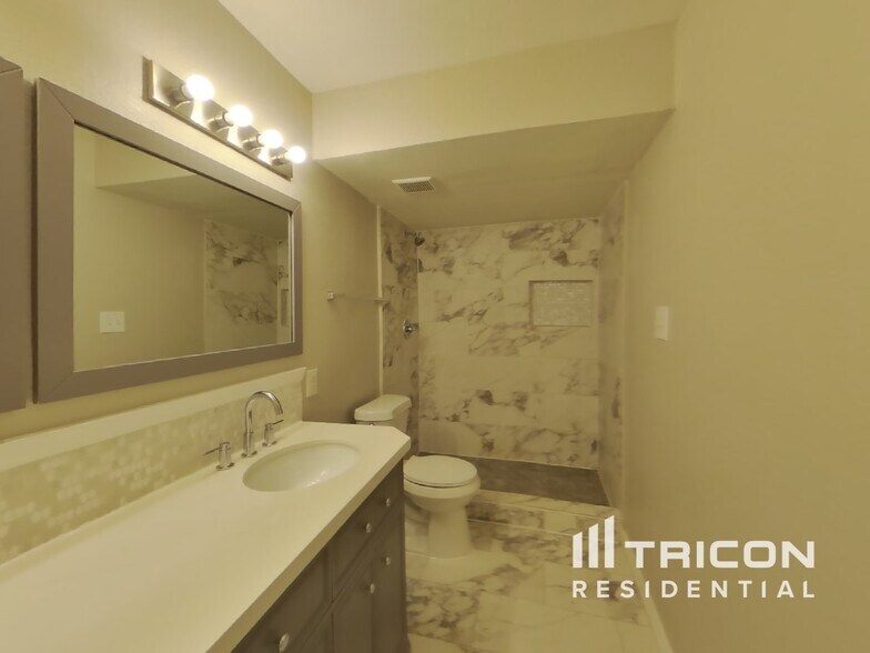 Building Photo - 496 Justice Dr