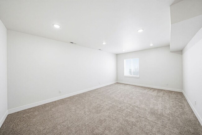 Building Photo - 485 E River Rd