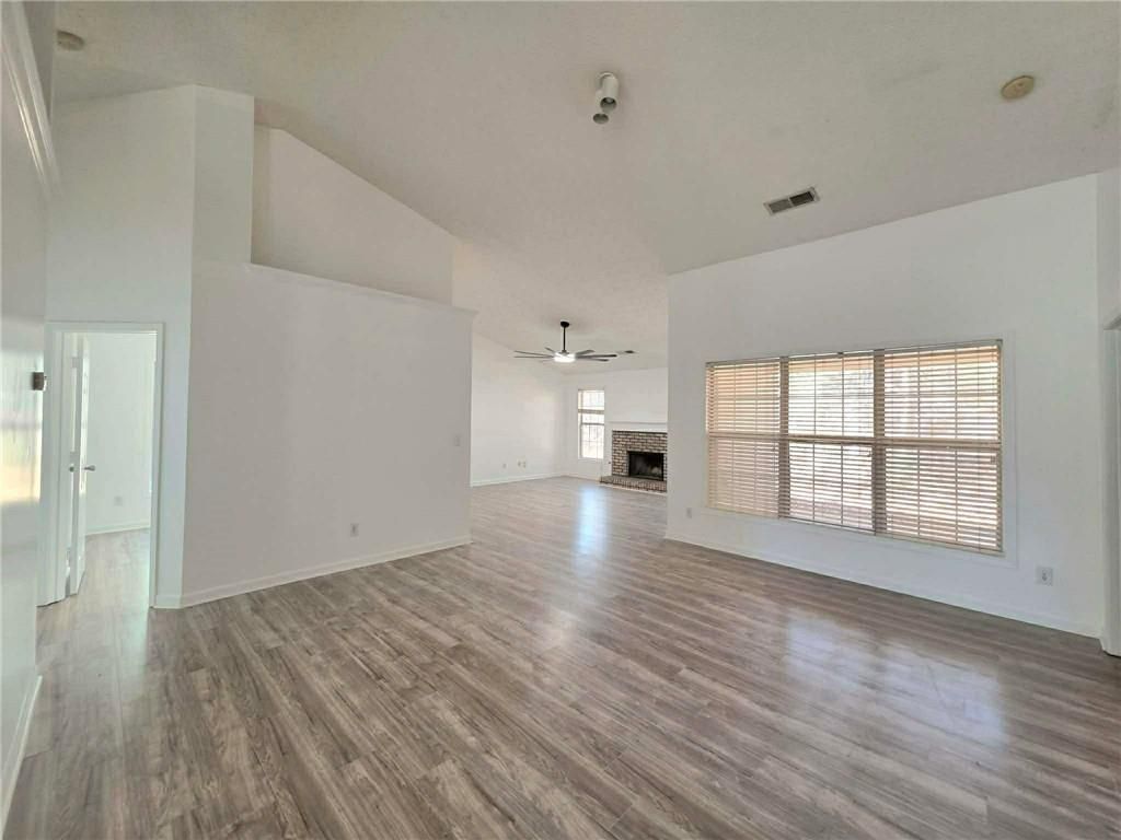 Building Photo - 2400 Miller Oaks Cir