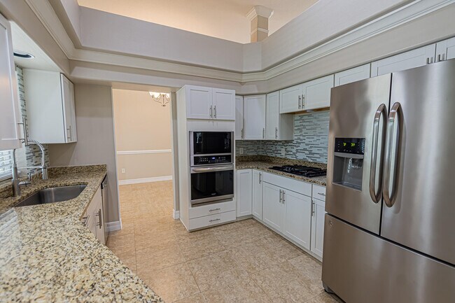 Building Photo - 1326 SW Briarwood Dr