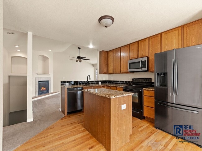 Building Photo - Charming 3 Bed, 2 Bath Home with 3-Car Gar...