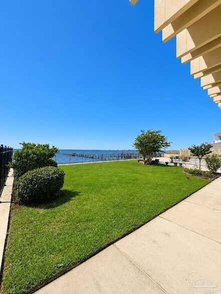 Building Photo - 825 Bayshore Dr
