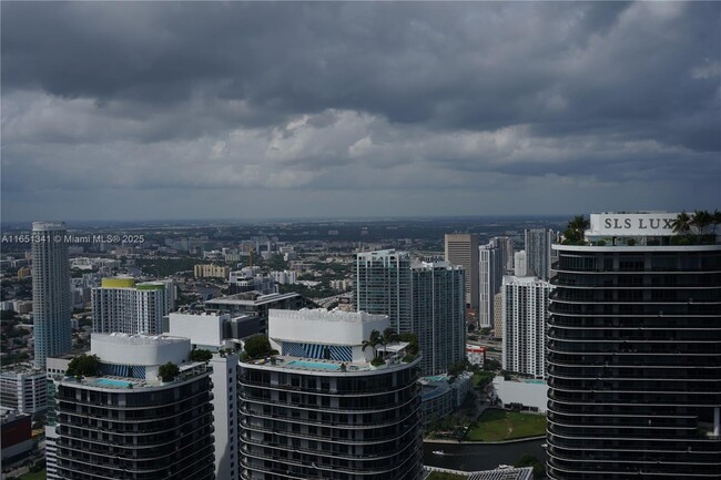 Building Photo - 1000 Brickell Plaza