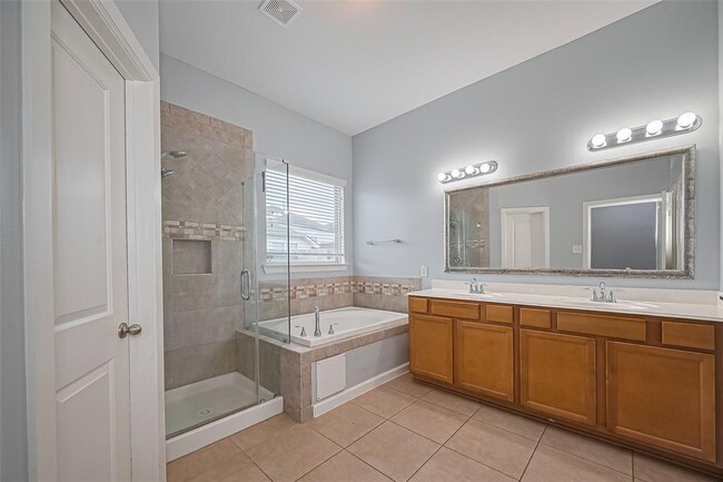 Building Photo - 1730 Macclesby Ln