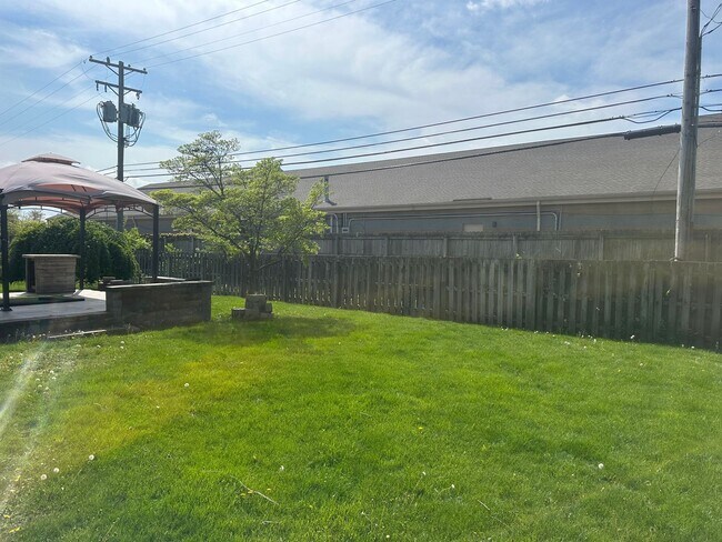 Building Photo - Welcome to this charming 3 bedroom, 2 bathroom home located in West Lafayette, IN.