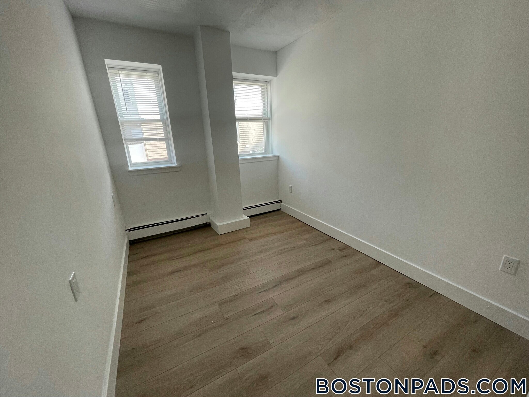 Building Photo - 740 E 7th St