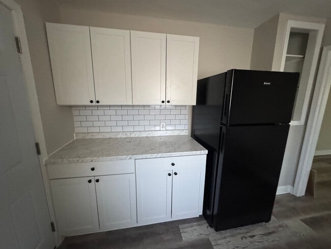 Building Photo - 2 bed 1 bath dupex