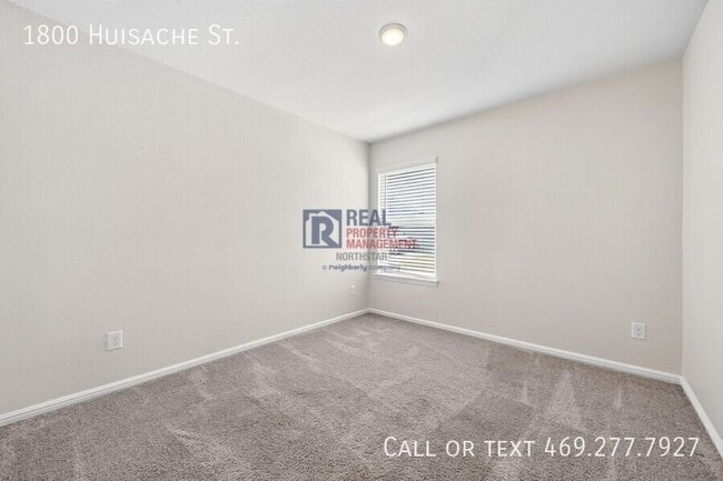 Building Photo - 1800 Huisache St