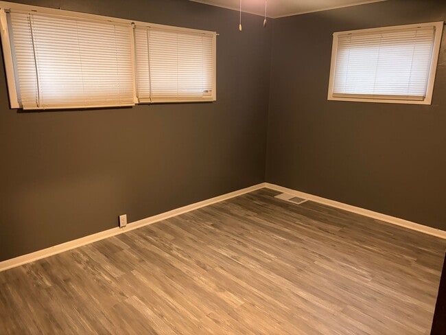 Building Photo - Charming 2-Bedroom Home with Garage and Covered Porch!