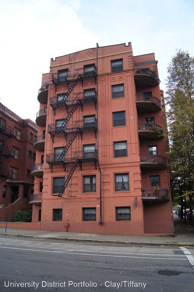 Building Photo - 1110 SW Clay St