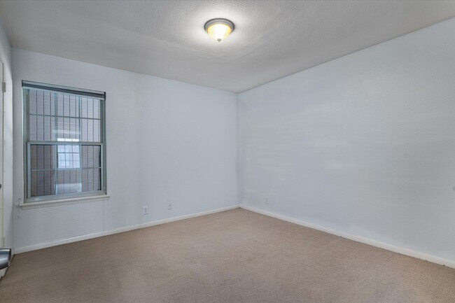 Building Photo - Prime 2 Bed 1 Bath in 78704 Near Downtown Austin