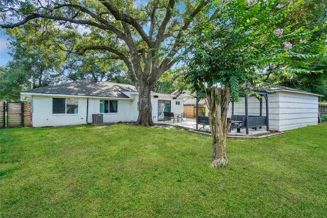 Building Photo - 5226 Kinglet St