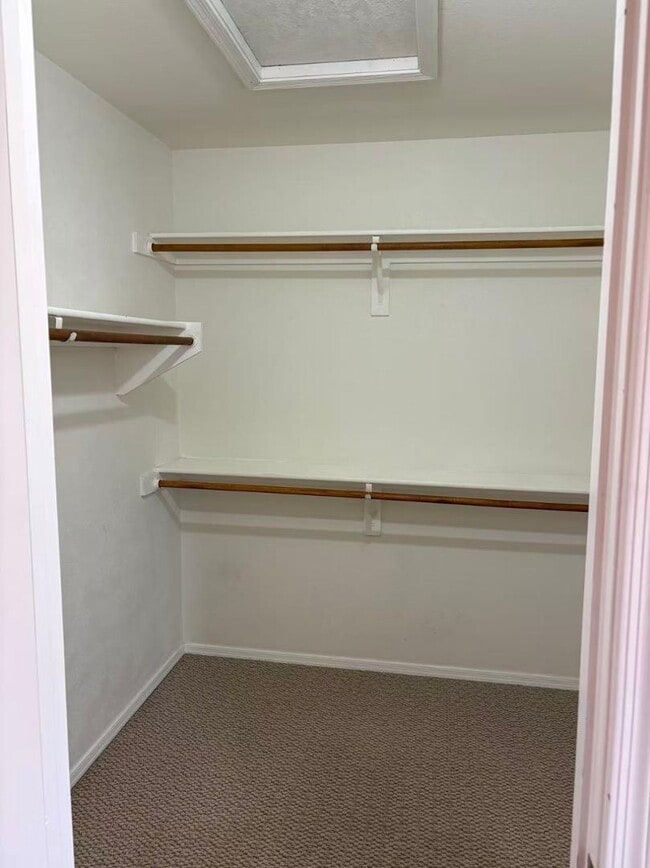 Building Photo - 1722 E Detroit St