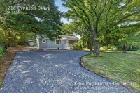 Building Photo - 1216 Cypress Dr