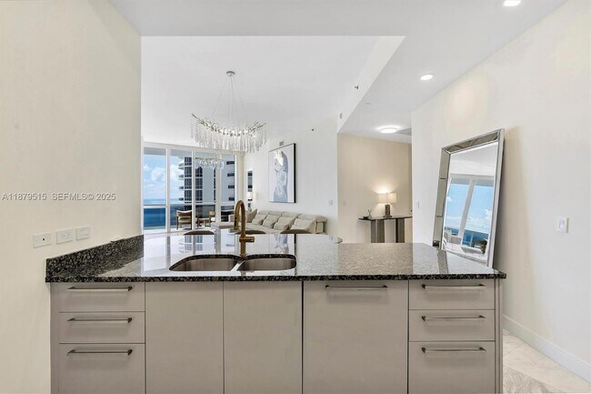 Building Photo - 16001 Collins Ave