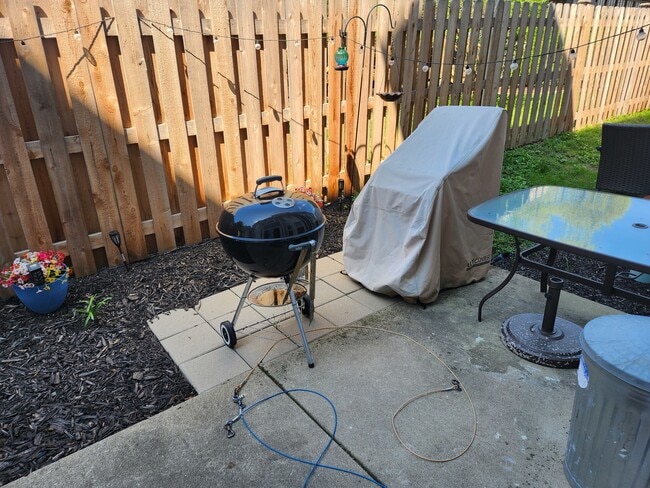 Building Photo - 100 Lesley Ln