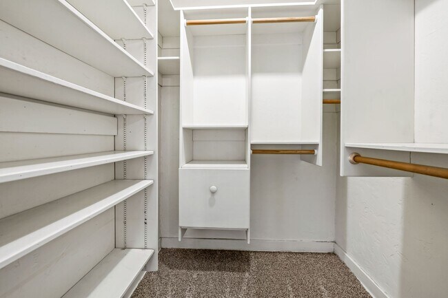 Building Photo - 2401