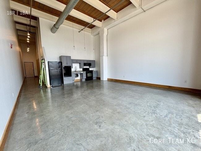 Building Photo - 382 W 22nd St
