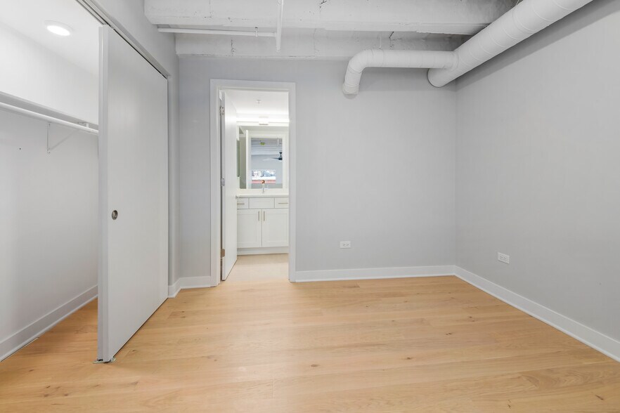 Building Photo - 4637 N Ashland Ave