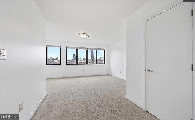 Building Photo - 928 Wallace St