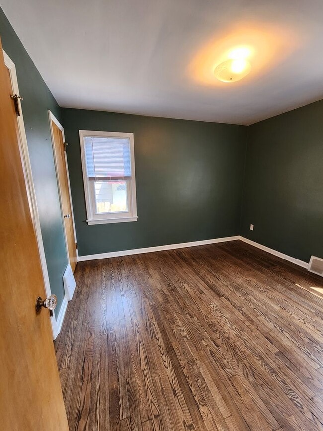 Building Photo - Beautiful 3 Bedroom Home For Rent