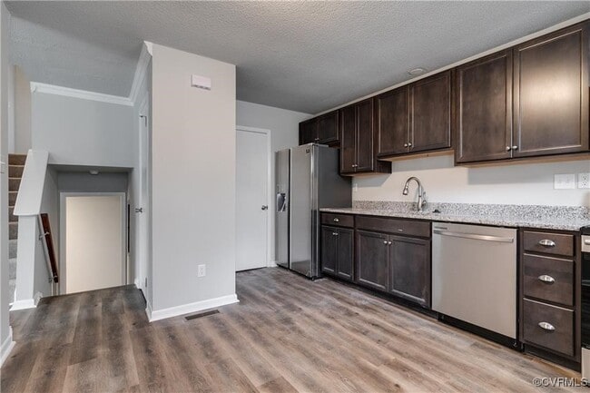 Building Photo - 2208 Watts Ln