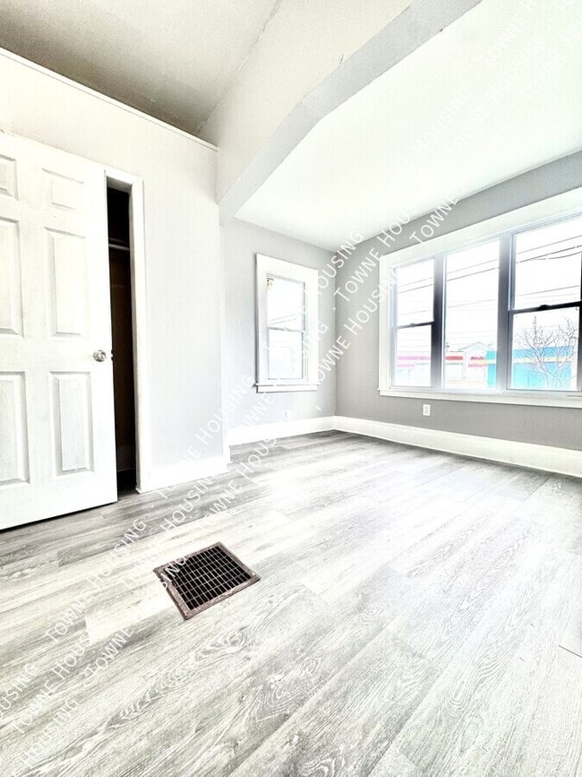 Building Photo - 339 Hampshire St